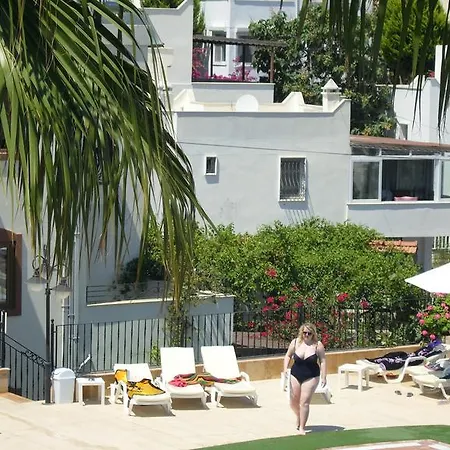 Ozukara 2 Aparthotel 3*